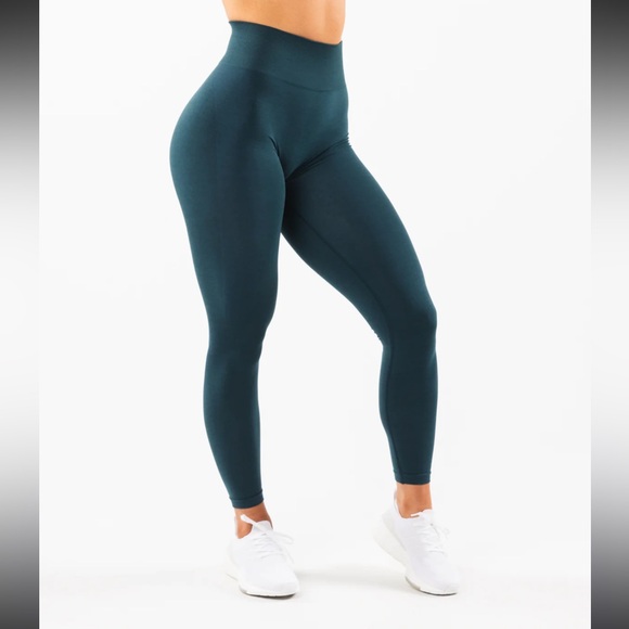 Alphalete• Amplify Legging• Color: Midnight• Small• - Picture 2 of 4